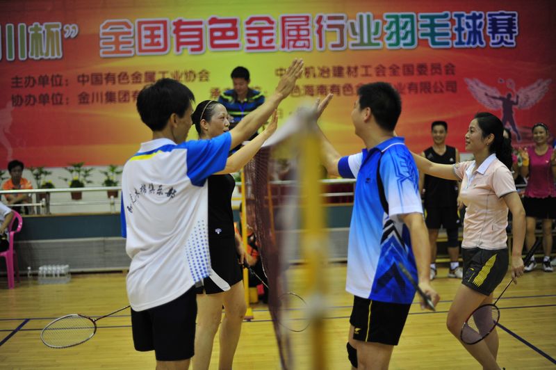 場(chǎng)上是對(duì)手，場(chǎng)下是朋友之中鋁廣西.