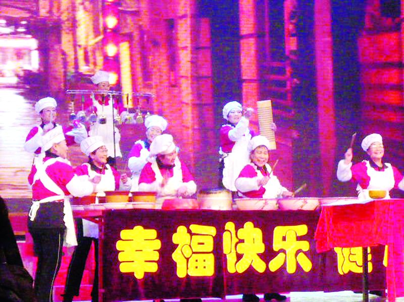 幾年來，“快樂大媽”先后參加了山東電視臺(tái)《綜藝滿天星》、《鄉(xiāng)村季風(fēng)》、湖南電視臺(tái)《快樂大本營》、河南電視臺(tái)《創(chuàng)意時(shí)代》等欄目的節(jié)目錄制和演出，成為了炙手可熱的明星。