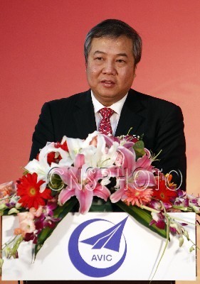 3月3日，中航工業(yè)機電系統(tǒng)有限公司與美國漢勝公司在北京舉行了組建C919大型客機項目電源系統(tǒng)合資公司合同簽字儀式。圖為中國商用飛機有限責(zé)任公司副總經(jīng)理、大型客機項目副總指揮、總設(shè)計師吳光輝