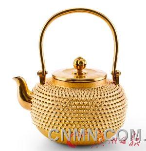 霰形純金壺。