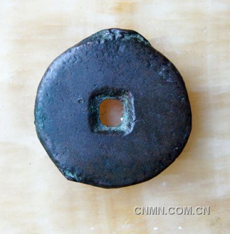 戰(zhàn)國錯(cuò)金星秦半兩背面