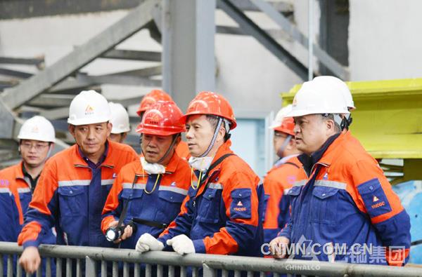 7月20日至22日，中鋁公司黨組成員、副總經(jīng)理、中國(guó)銅業(yè)董事長(zhǎng)劉建平，到云銅集團(tuán)下屬普朗銅礦、涼山礦業(yè)鼎立公司、迪慶礦業(yè)現(xiàn)場(chǎng)調(diào)研。中國(guó)銅業(yè)總裁武建強(qiáng)陪同。