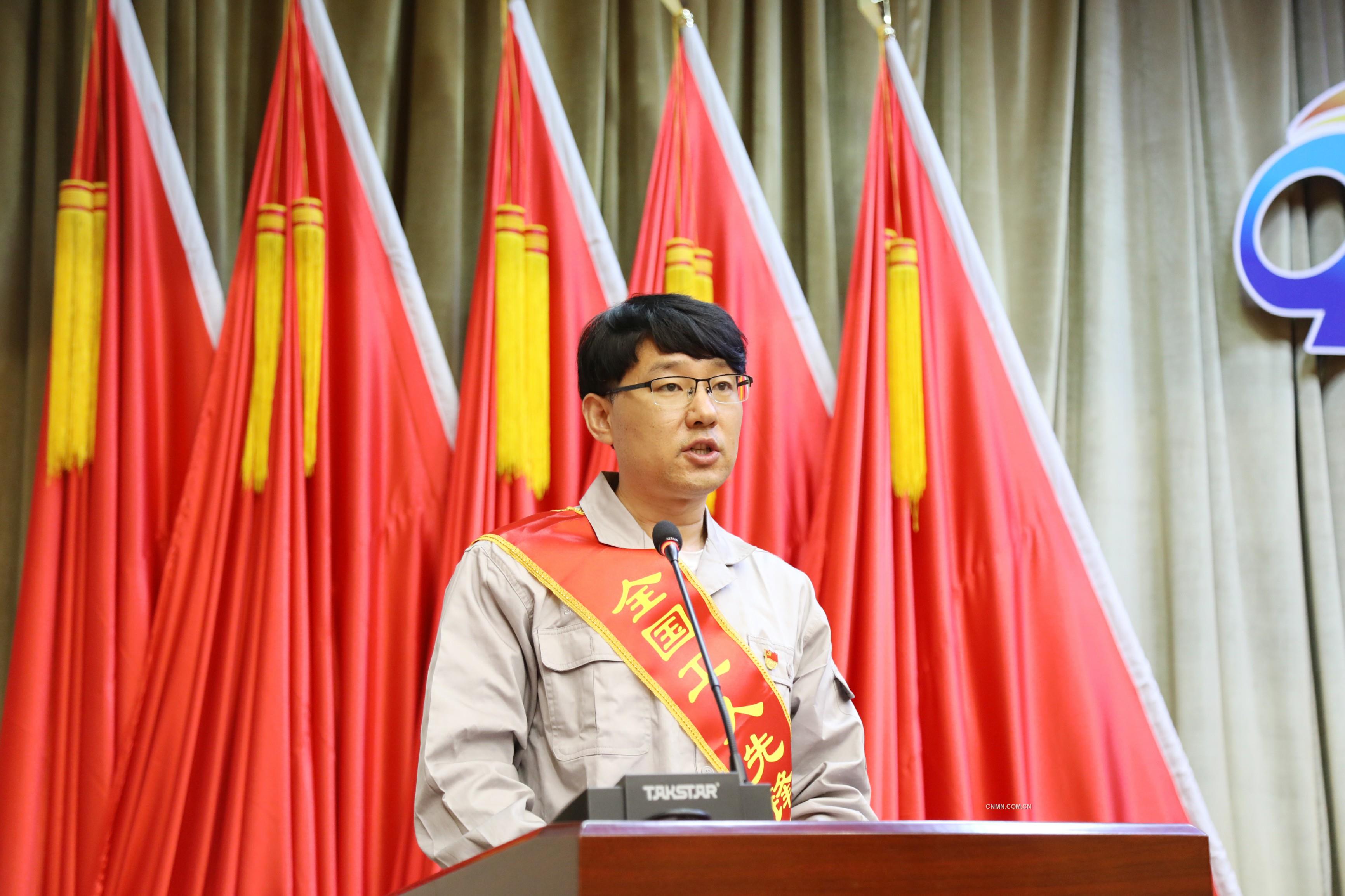 弘揚勞模精神 凝聚奮進(jìn)力量5